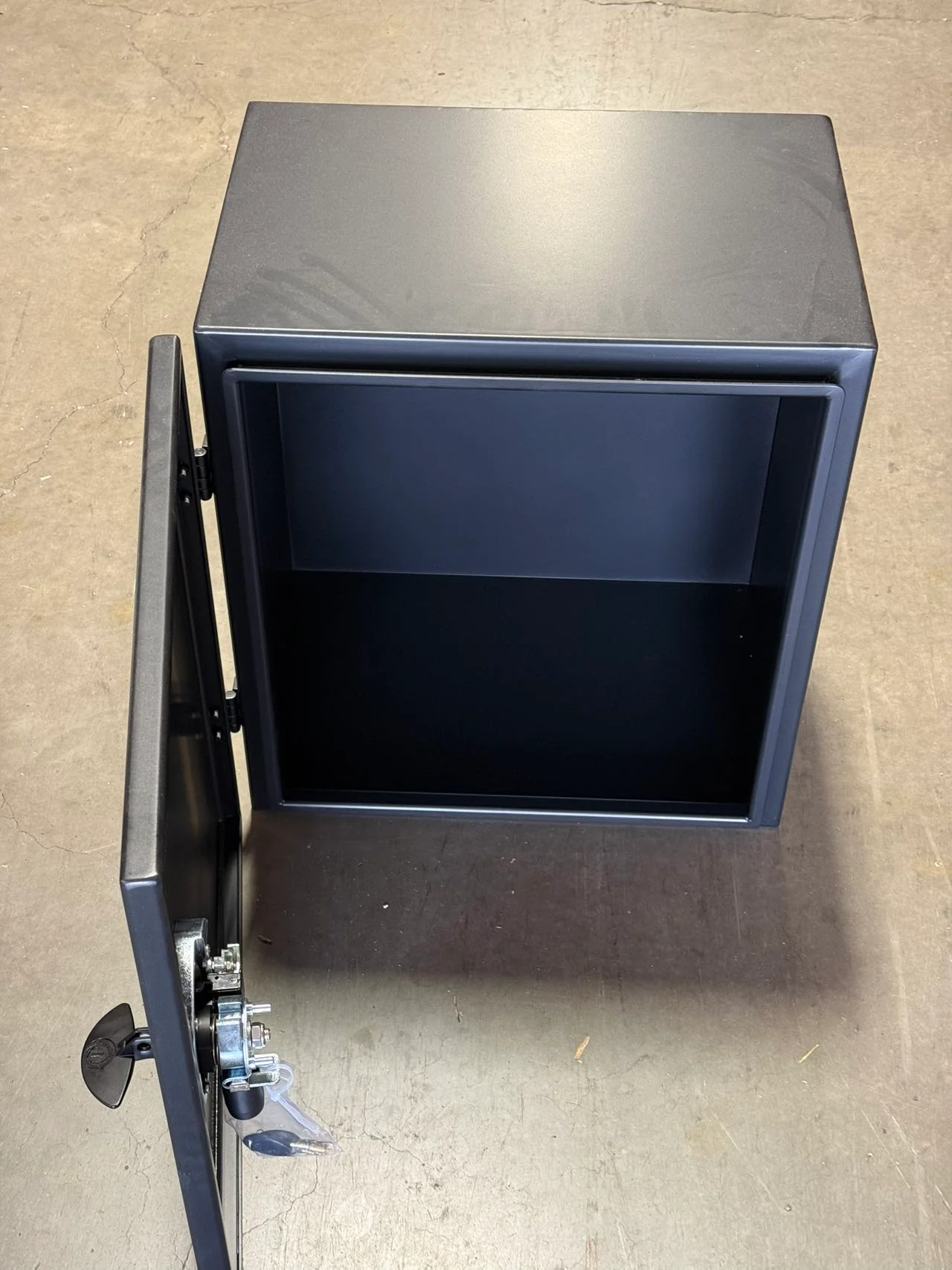 Tec Vanlife Aluminum Storage Box - Grande | Camper Van Storage - Image 4