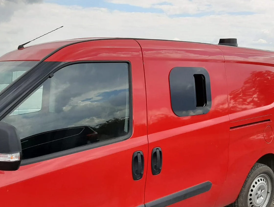 AM Auto Universal-Fit Driver Side Half-Slider Screened Window 15"H x 18"W (UBW-L1815-HSS-6300 P) - Image 2