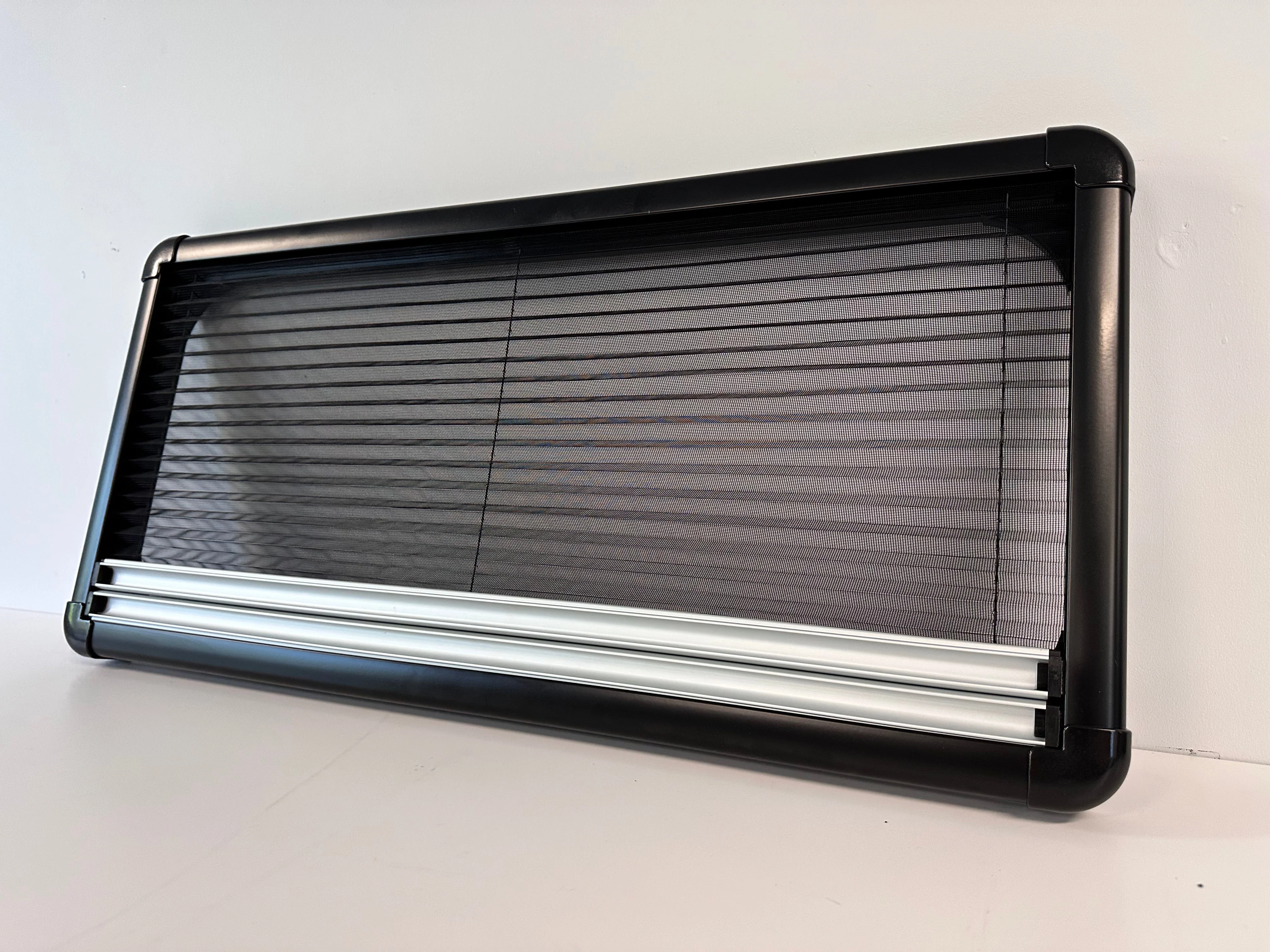 Tec Vanlife Glass & Acrylic Dual Pane Awning Window (900mm x 450mm) - Image 6