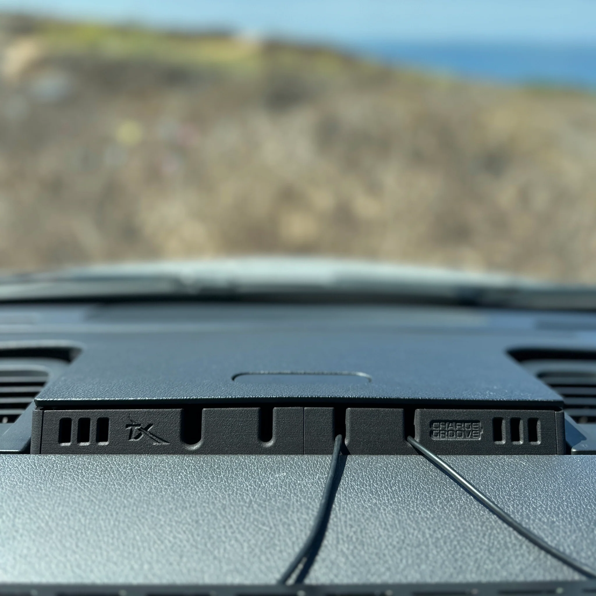 TERRA X Mercedes Sprinter Dash Console Cable Organizer - CHARGE GROOVE - Image 4