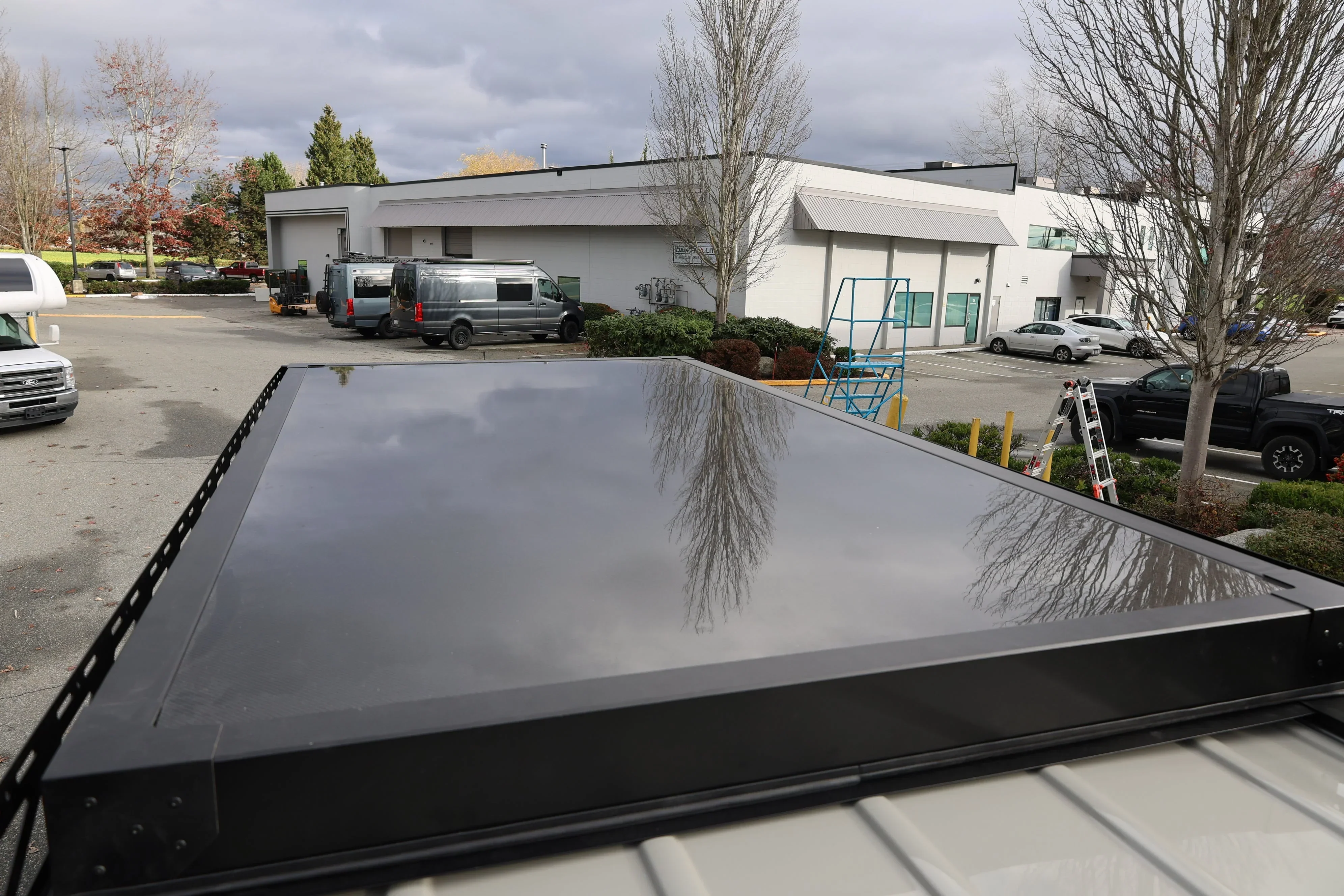 RoamlabX Carbon Fiber Roof Top Tent - 2007+ Mercedes Sprinter 170" - Image 9